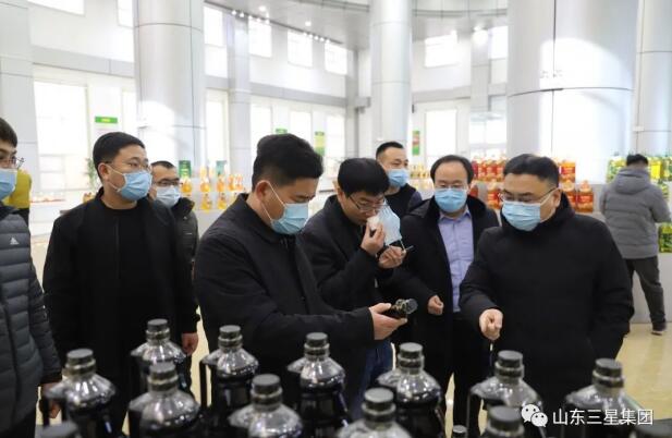 邹平市网络自媒体采风团走进山东hjc黄金城集团