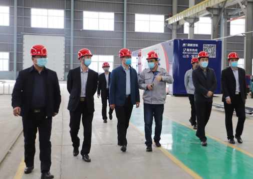 邹平市委副书记范克志来山东hjc黄金城集团调研