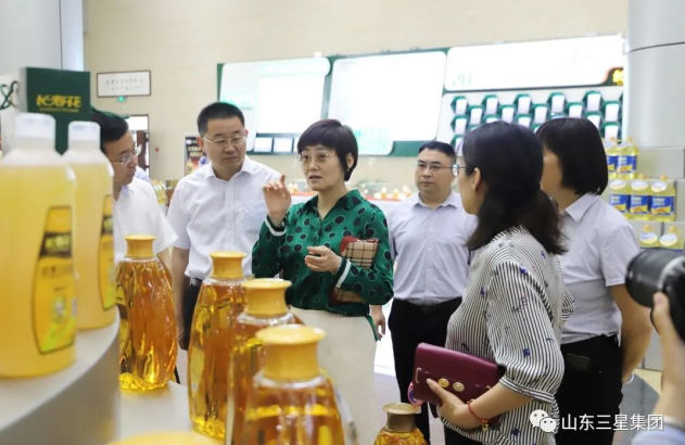 中国粮油学会副秘书长于衍霞一行来山东hjc黄金城集团参观调研