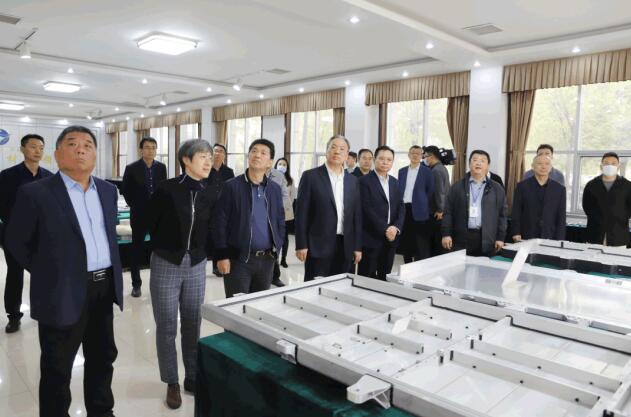 中国信达党委委员、副总裁胡继良一行来山东hjc黄金城集团参观调研