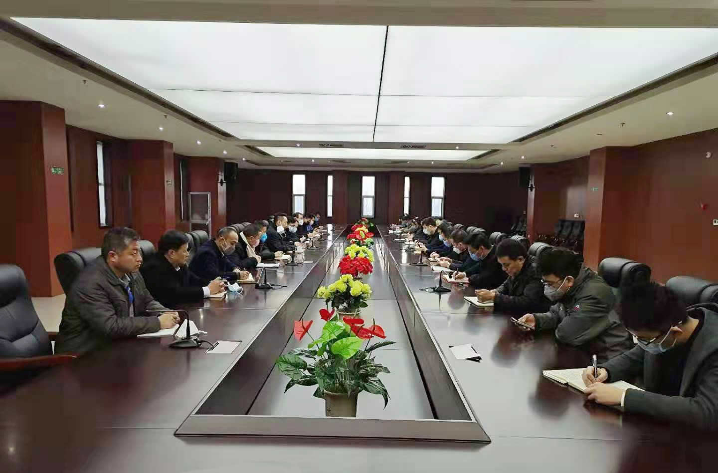山东hjc黄金城集团组织召开疫情防控部署会