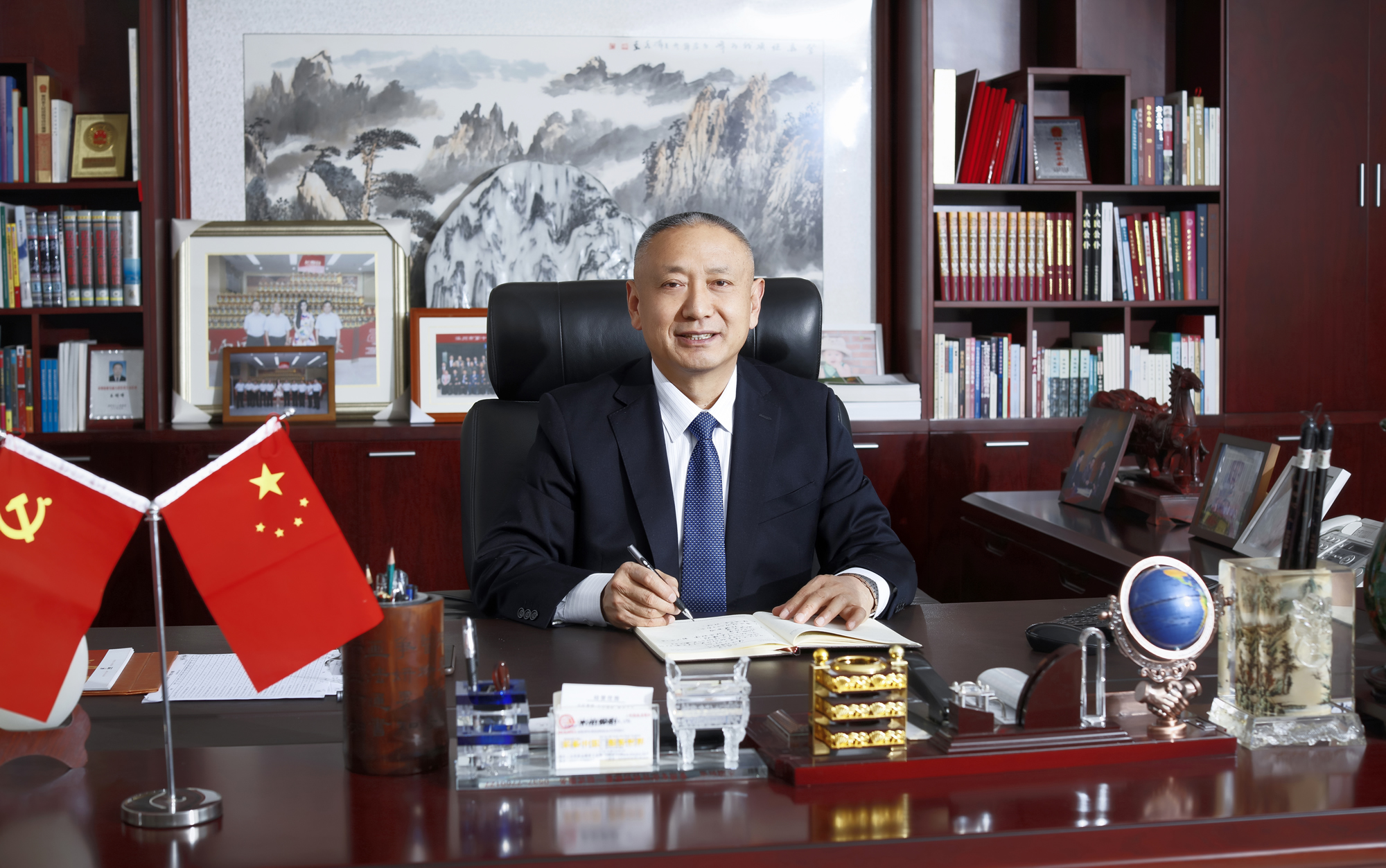 山东hjc黄金城集团王明峰荣膺“2019山东十大财经风云人物”